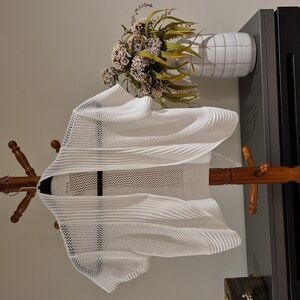 CLEO white loose knit Bolero, short sleeve, open front, airy, XS FITS as Small.